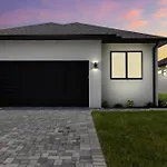 Colorful Retreat Near Beach And Pickleball Courts