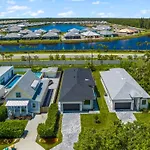 Colorful Retreat Near Beach And Pickleball Courts