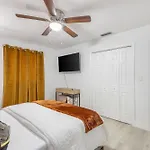 Spacious 4Br Getaway Near Beach With Pool & Bbq