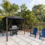 Spacious 4Br Getaway Near Beach With Pool & Bbq