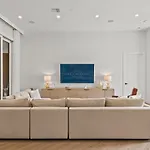 Luxurious Naples Retreat!