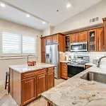 Elegant Naples Condo With Golf View And Community Pool