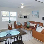 Naples Park Oasis - Cozy Two Bedroom Apartment