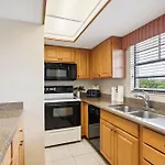 Deluxe Condo With Resort Views
