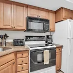 End Unit With Private Views