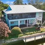 Green Turtle Boathouse Hot Tub View Of The Canal