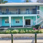 Green Turtle Boathouse Hot Tub View Of The Canal