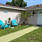 Beautiful Naples Home, Walk Or Bike To The Beach!