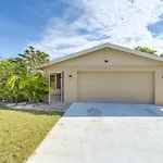 3 Mi To Naples Botanical Garden Home With Hot Tub!