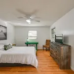 3 Mi To Naples Botanical Garden Home With Hot Tub!