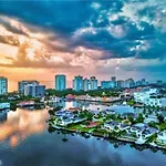 Elegant Naples Escape With Heated Pool, Sauna, Tennis & Pickleball 3 Mls To Beach
