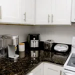 Coastal Cottage House Walking Distance To Beach