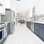 Spacious+Cozy Home, Near The Beach, Heated Pool.