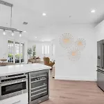 Walk To The Beach And Venetian Village From Luxury Coach Home