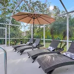 Live Like A Local Charming Pool Home In Berkshire Lakes