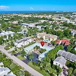 Walk To The Beach And Downtown Naples From Our Totally Upgraded Condo