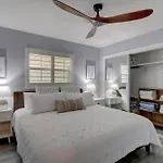 Walk To The Beach And Downtown Naples From Our Totally Upgraded Condo