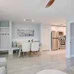 Walk To The Beach And Downtown Naples From Our Totally Upgraded Condo