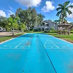 Charming Home With Large Lanai In Lakeside Of Naples