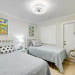 Naples Condo With Pool - Walk To Dining And Beach