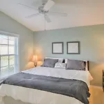 Naples Villa With Lanai And Pond View 5 Mi To Beach!