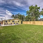 Tasteful Home With Patio And Grill Less Than 2 Mi To Beach!