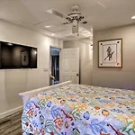 Updated Naples Cottage - Near Beaches And Golfing!
