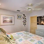Updated Naples Cottage - Near Beaches And Golfing!