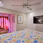 Updated Naples Cottage - Near Beaches And Golfing!