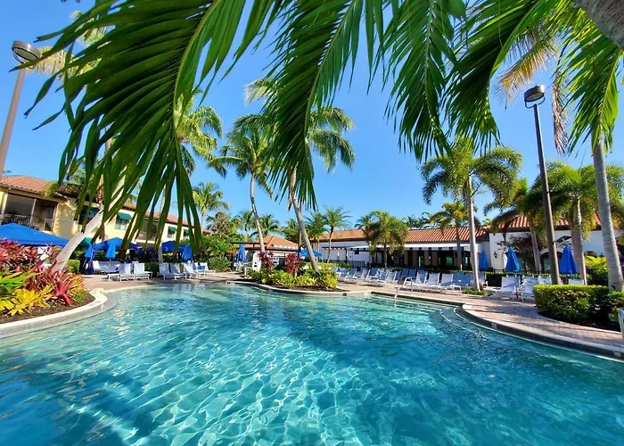 Naples Bay Resort Condo With Fabulous Amenities, Near Beach & Downtown!