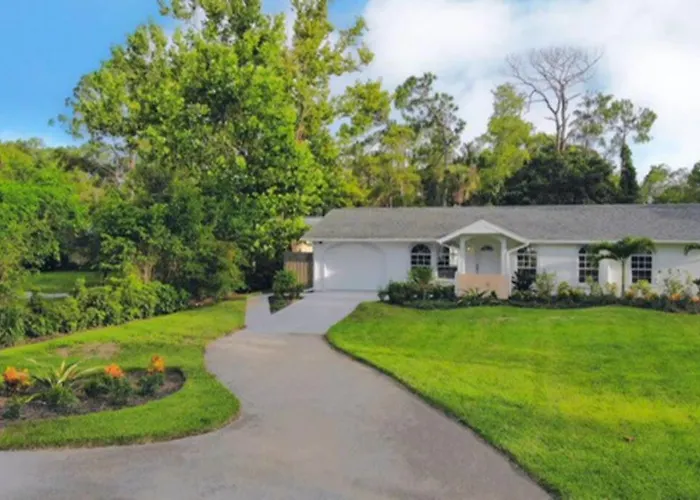 Cheerfull 4/Bed/ 3 Bath / Pool / Best Location