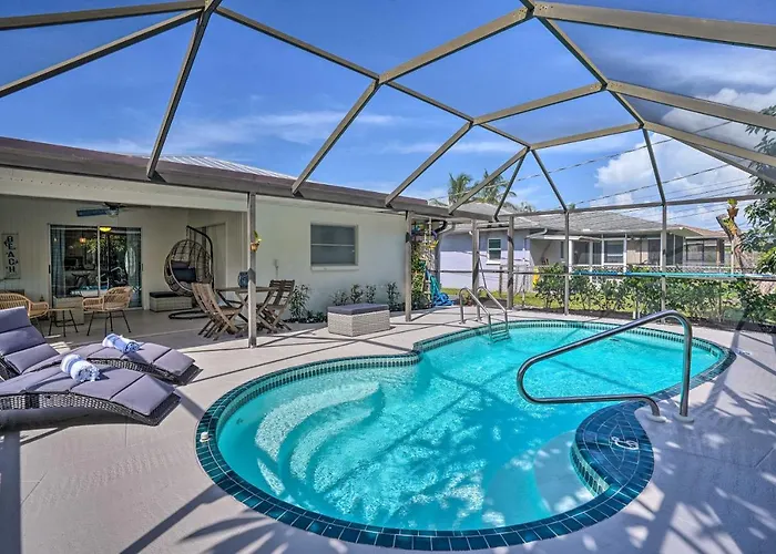 Naples Oasis With Screened Pool, Bike To Beach!