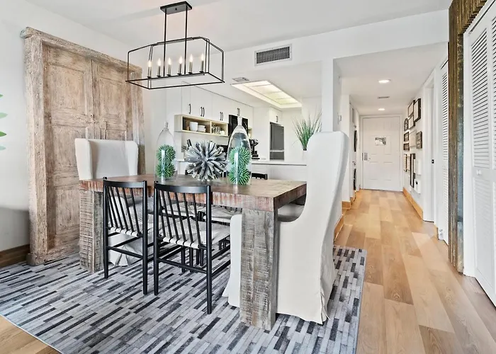 Park Shore Unit Beautiful Beaches And 5Th Ave Shopping