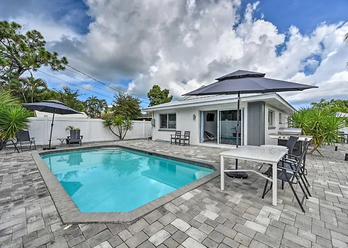 Remodeled Naples Getaway With Pool About 1 Mi To Beach!