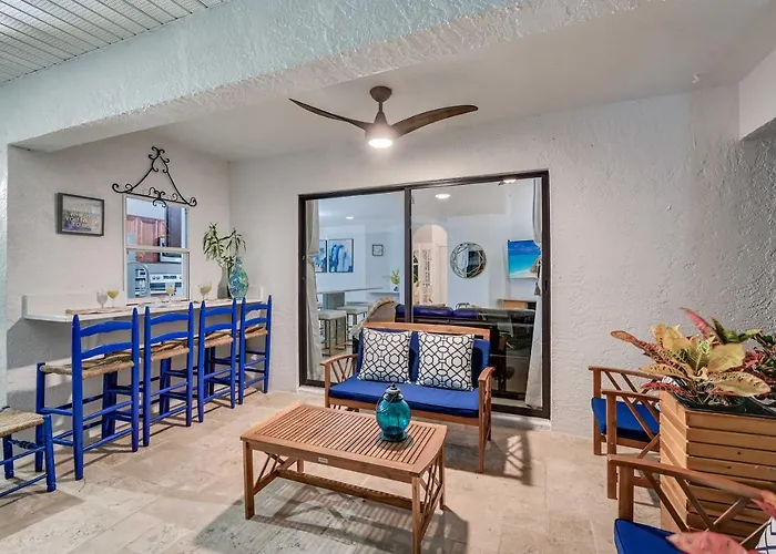 Modern Naples Oasis With Saltwater Pool And Spa!