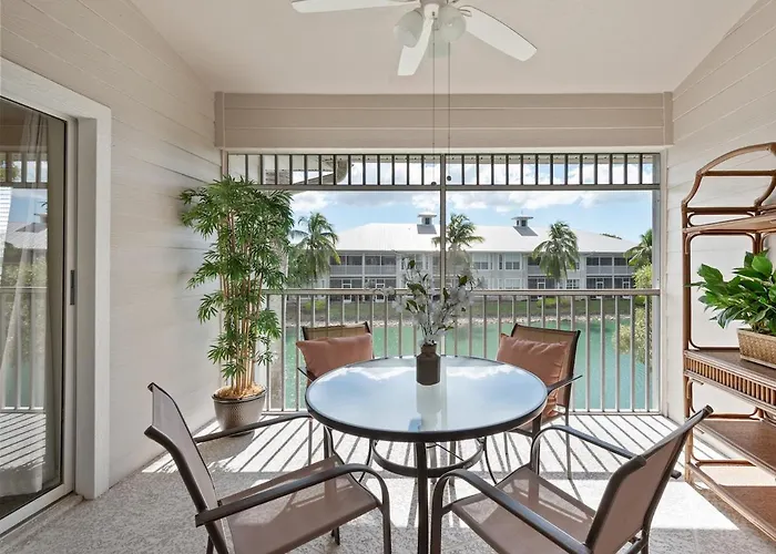 Lely Greenlinks Top Floor - On Golf Course, Minutes From Beaches, Downtown!