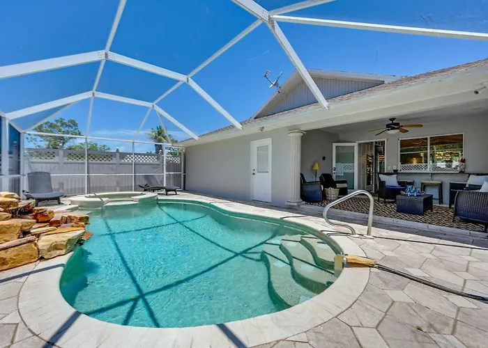 Naples Retreat With Private Pool And Spa!