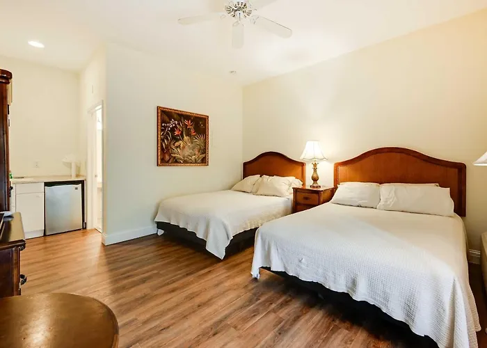 Naples Studio With Community Pool And Tennis Courts!