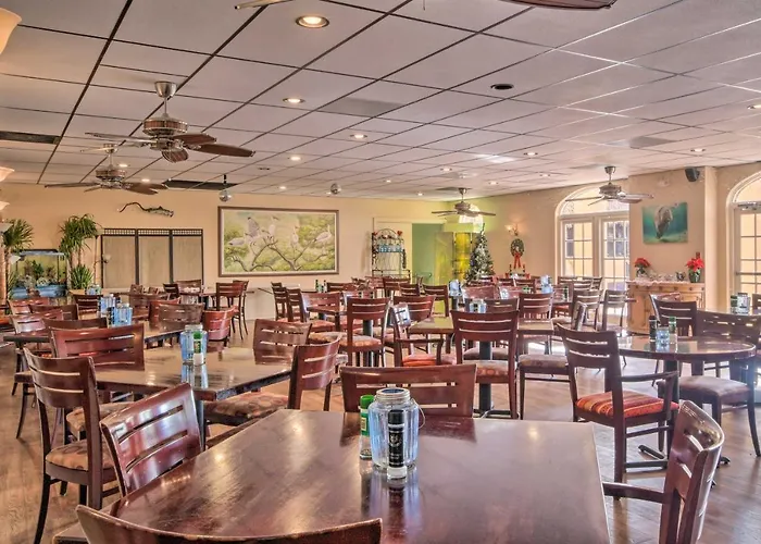 Sunny Naples Escape With Heated Community Pool!