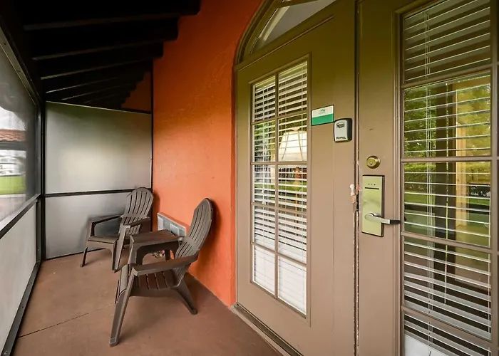Naples Studio With Canal Access!