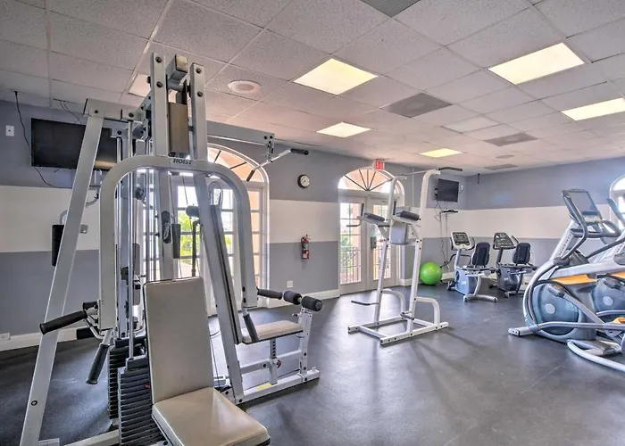 Resort Studio Rental With Community Pool In Naples!