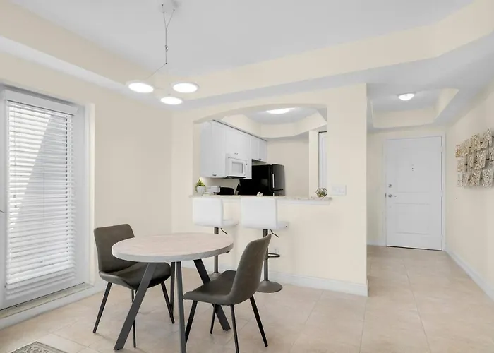 Stylish Condo In Fantastic Location!