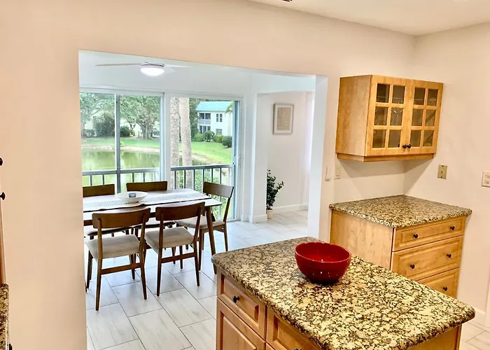 Newly Remodeled 2Br, 2Ba Condo In Naples Bath And Tennis