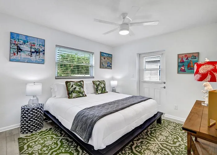 Beach Daze - Summer Sale! Southern Facing Pool, Walk To The Beach - No Ian Damage!