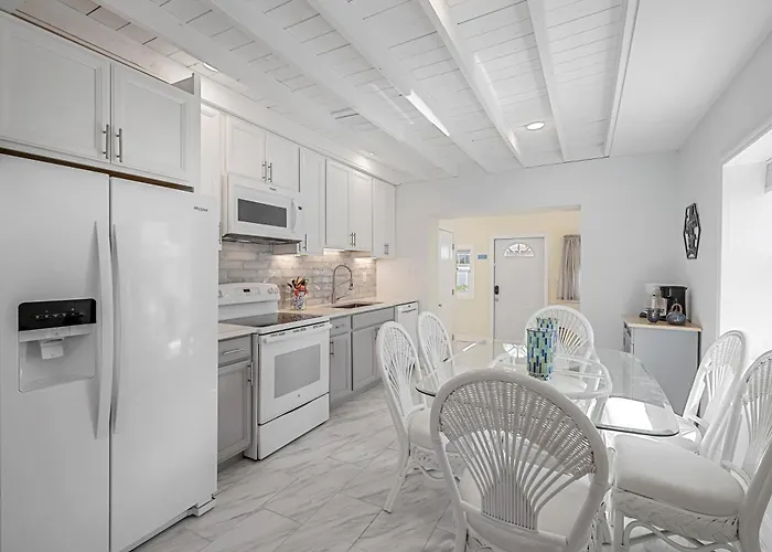 Jan Sale! 1 Mile To The Beach! - Paradise Point-Salt Water Pool!