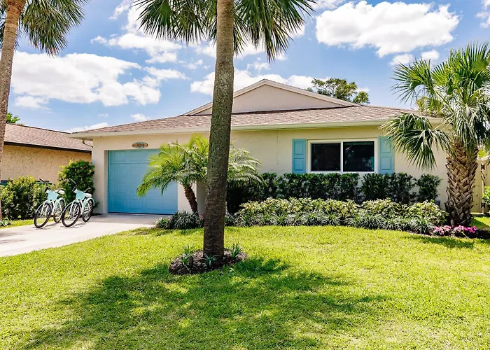 Naples Beach Retreat Bike To Beach! 4 Bed 2 Bath