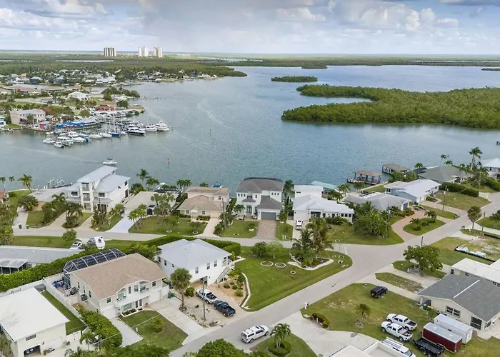 Capri Charm Remodeled Oasis W/ Heated Pool-Kayaks