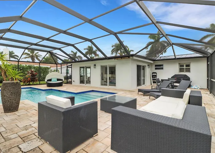 Pool Home In The Heart Of Naples!