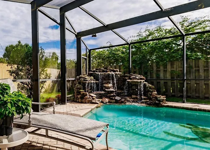 Renovated Naples Home With Seasonally Heated Pool
