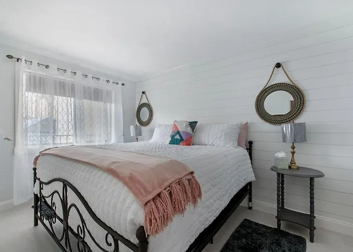Modern Condo With Pool Steps From Vanderbilt Beach